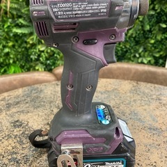中古　マキタTD002G  40V 紫　インパクトドライバーの画像