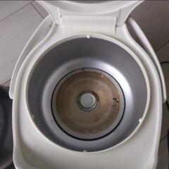 タイガー 炊飯器 3合炊き　JAI-R551　19年製　ホワイト 炊きたての画像