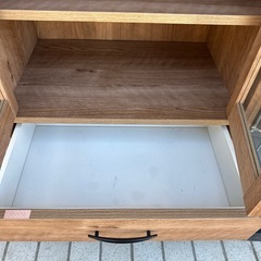 マレーシア製木製収納棚の画像
