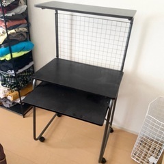 パソコンデスクの画像