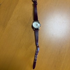 レディース　腕時計　ワインレッド色の画像