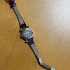 レディース　腕時計　ワインレッド色の画像