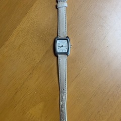 レディース　腕時計　ベージュ色の画像