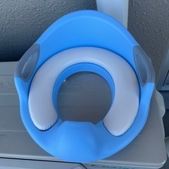 トイレの足代と補助便座の画像