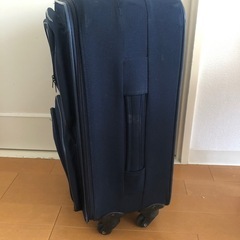 差し上げます！キャリーバッグネイビーの画像