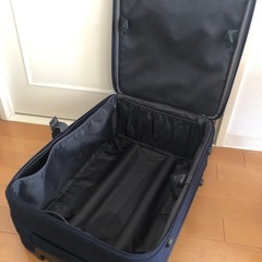 差し上げます！キャリーバッグネイビーの画像