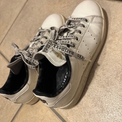 スニーカー　adidas　マリメッコの画像