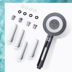 【新品未使用品】シャワーヘッド 節水 マイクロナノバブル 【80％節水＆高水圧＆塩素除去】手元止水付き　浄水カートリッジ4本付きの画像