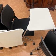 美品　OKAMURA 折り畳みテーブル付き　スタッキングチェアーの画像