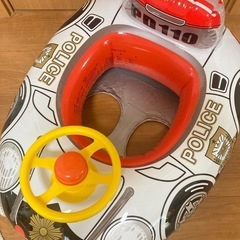 お話中　
パトカー　子供用　浮き輪の画像