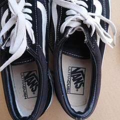 VANSオールドスクール黒白24.5の画像