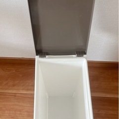 ゴミ箱 20リットル　幅18.5×奥行36.5×高さ43.5cmの画像