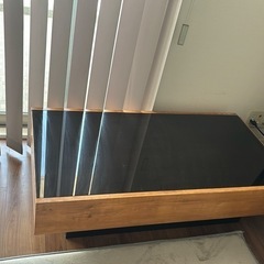引き出し付きガラステーブルの画像