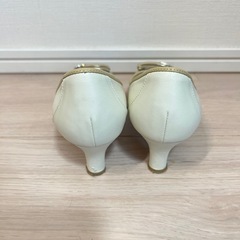 オープントゥ　オフホワイト　ベージュ　本革　23.5cmの画像