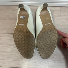 オープントゥ　オフホワイト　ベージュ　本革　23.5cmの画像