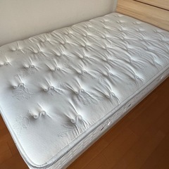 【寝苦しい真夏の快眠フェア】シモンズセミダブルベッドの画像