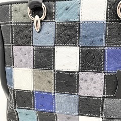 パッチワーク風オーストリッチバッグ ブルー系 黒 の画像
