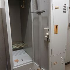 ロッカー　1台5000円　【6枚扉】　すべて鍵付きの画像