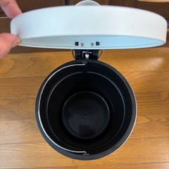 おしゃれなゴミ箱　ペダルペール　ホワイト　5ℓの画像