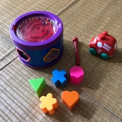 ダイヤブロックと積み木の画像