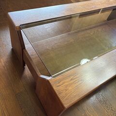 【 karimoku / カリモク 】 楢 オーク材 センターテーブル ガラステーブル 応接机 コーヒーテーブル リビングテーブル 棚付 定価8万の画像