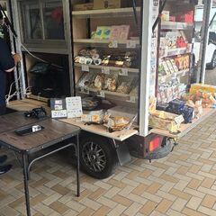 ＼百貨店の人気のお菓子を笑顔と一緒にお届け／の画像