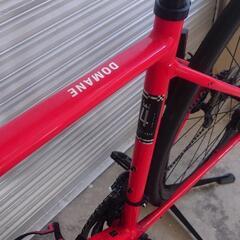 【値下げ可】赤 TREK ロードバイク Domane ドマーネ AL4の画像