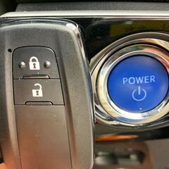 【ローン審査通過率95％！ローンお任せください！】トヨタ プリウス 　Ａの画像