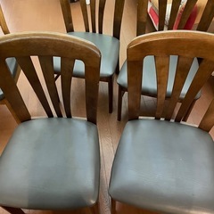 ダイニングテーブルとチェアセットの画像