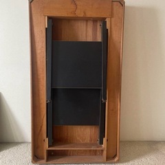 ビリヤード台とボールセットの画像