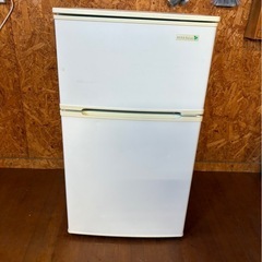 G2322   冷蔵庫　2ドア　YAMADA 90L 2017年　の画像