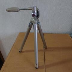コンパクトサイズの三脚の画像
