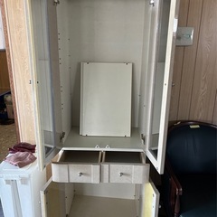 食器棚の画像