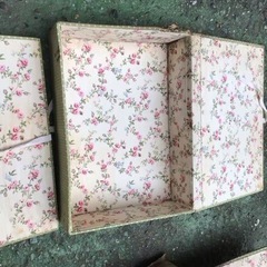 【大阪桃谷】デンマーク仕入れグリーゲイトシャビー小物入れ大汚れあり【倉庫処分で破格でお譲り致します】他も出品していますの画像