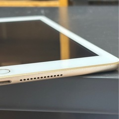美品 iPad 第5世代 128GB ゴールド Wi-Fiモデル 箱付き 動作良好 Apple iPadの画像