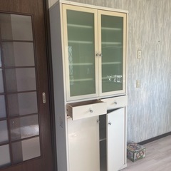 食器棚の画像