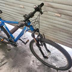 自転車中古　マウンテンバイク　BRIDGESTONE　CROSS FIRE　外装7段変速×3　フレームサイズ480　フレームに傷有り　タイヤサイズ26×1.95　カラーブルーの画像