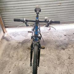 自転車中古　マウンテンバイク　BRIDGESTONE　CROSS FIRE　外装7段変速×3　フレームサイズ480　フレームに傷有り　タイヤサイズ26×1.95　カラーブルーの画像
