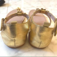H&M ゴールド　サンダル19.5センチの画像