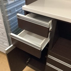 収納力抜群！落ち着いたカラーが魅力の食器棚　リサイクルショップ宮崎屋　佐土原店　25.7.23Fの画像