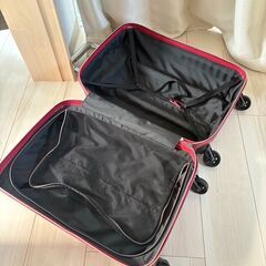 キャリーケース　赤色の画像