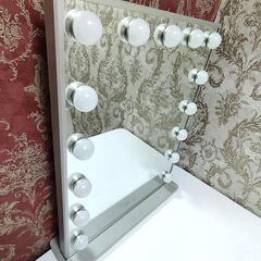 女優ミラー ライト調整可能　大型LEDの画像