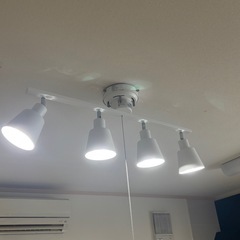【ニトリ】4連ライト　の画像