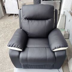 ソフトレザー　黒合皮張り１人掛け電動リクライニングソファー『中古美品』の画像
