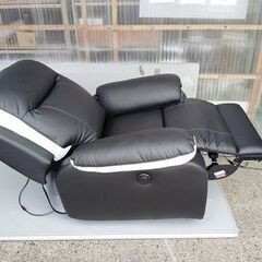 ソフトレザー　黒合皮張り１人掛け電動リクライニングソファー『中古美品』の画像
