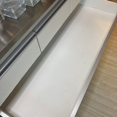 ステンレス天板のコンセント付きキッチンカウンターの画像