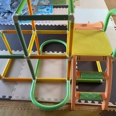 幼児用ジャングルジムの画像