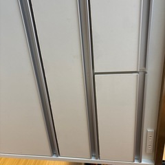 ステンレス天板のコンセント付きキッチンカウンターの画像
