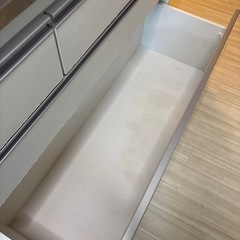 ステンレス天板のコンセント付きキッチンカウンターの画像