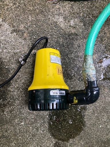 吸い上げポンプ　　海水淡水　１２ボルトバッテリー専用